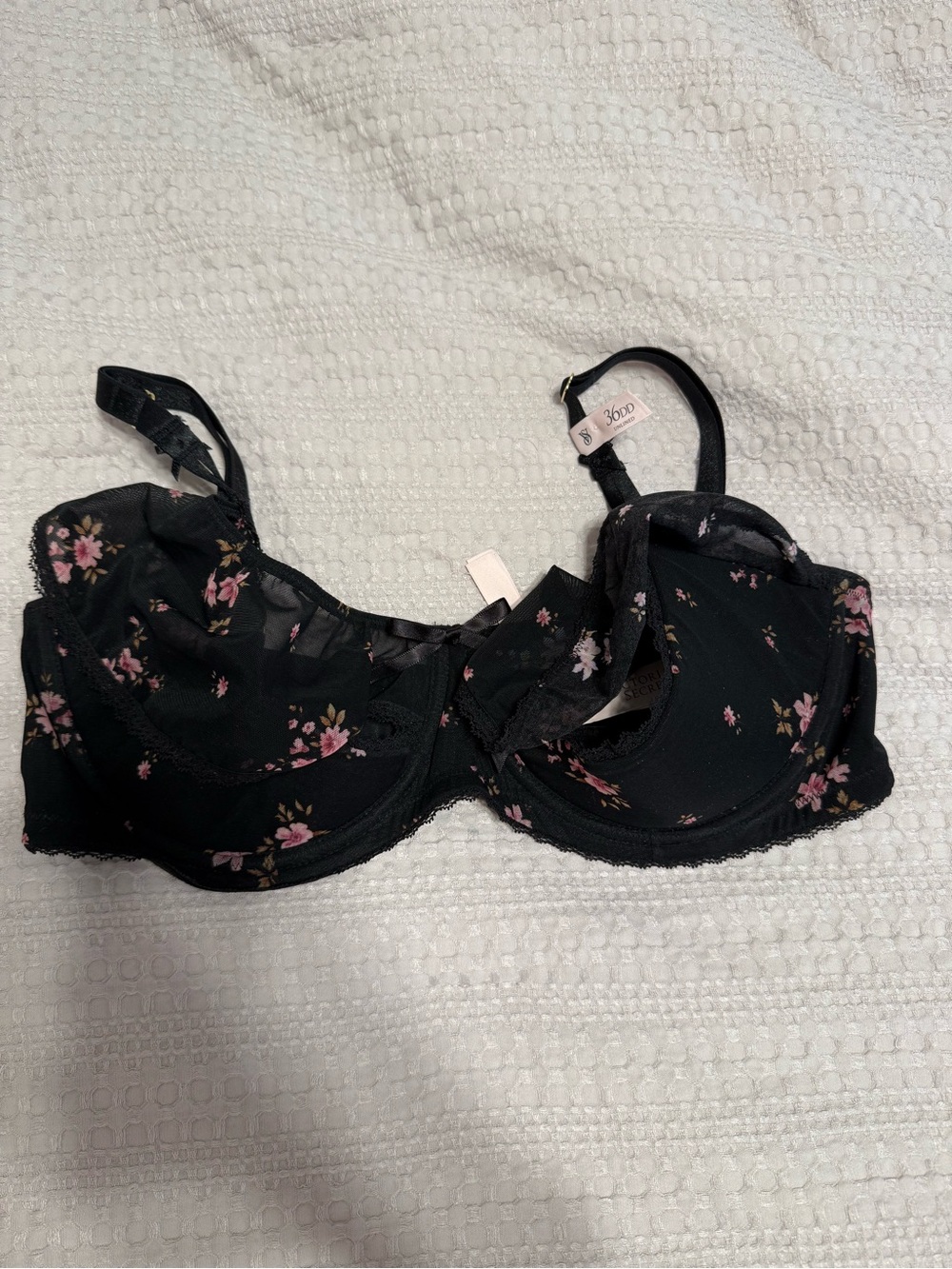 NWT Victoria’s Secret 36DD bra